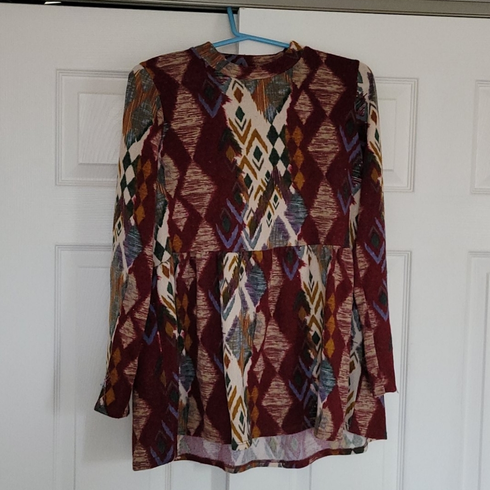 Entro long sleeve patterned top